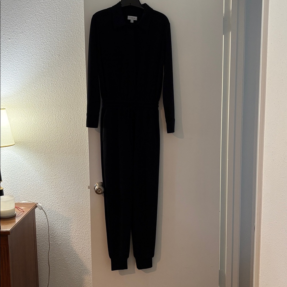 Evereve Classic Black Top